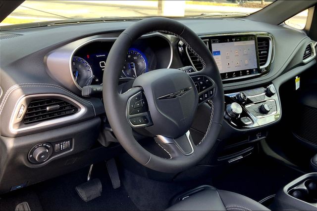 2026 CHRYSLER PACIFICA - Image 8