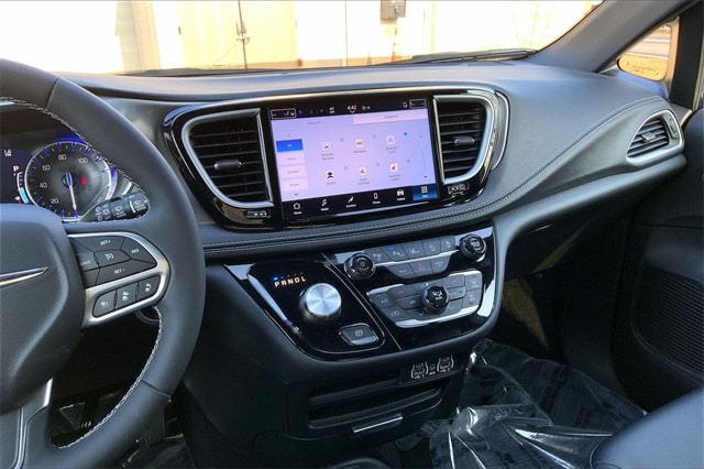 2025 CHRYSLER PACIFICA - Image 6