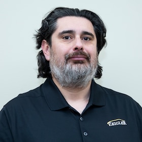 Staff member Jesse from 55ba514324de