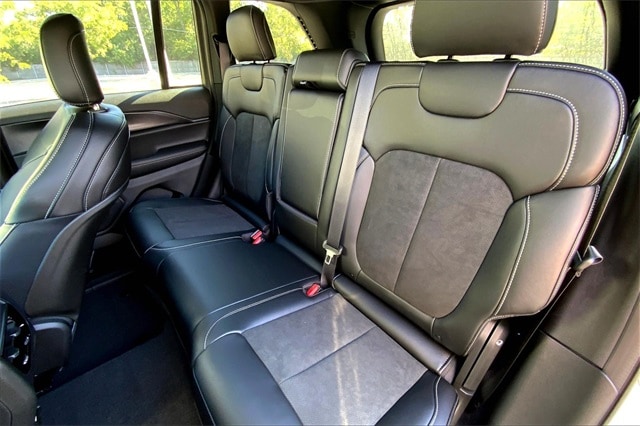 2025 JEEP GRAND CHEROKEE - Image 10