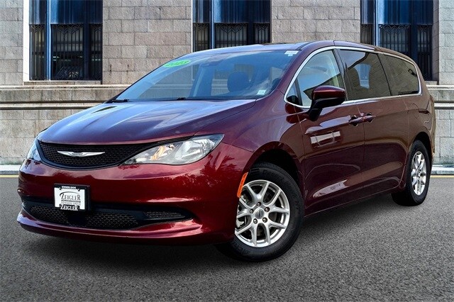 2023 Chrysler Voyager LX photo 2