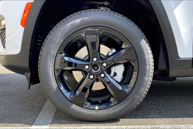 2025 JEEP GRAND CHEROKEE - Image 12