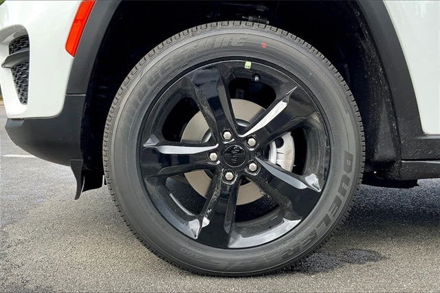 2025 JEEP GRAND CHEROKEE - Image 12