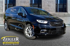 2026 Chrysler Pacifica Select Passenger Van