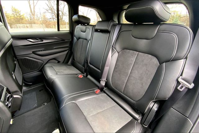 2025 JEEP GRAND CHEROKEE - Image 10