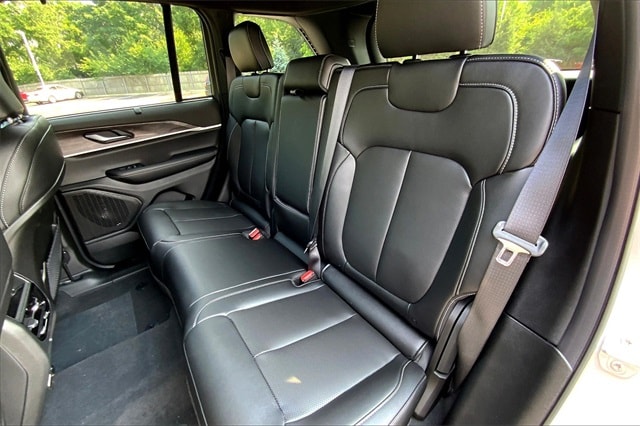 2025 JEEP GRAND CHEROKEE - Image 10