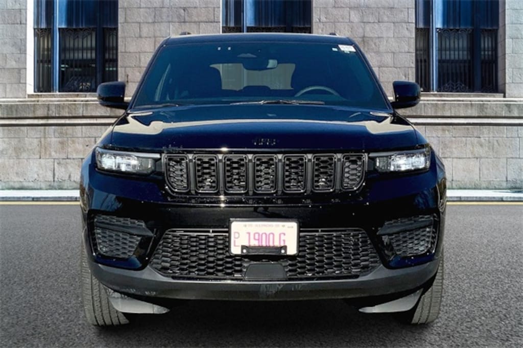 Used 2024 Jeep Grand Cherokee Laredo SUV