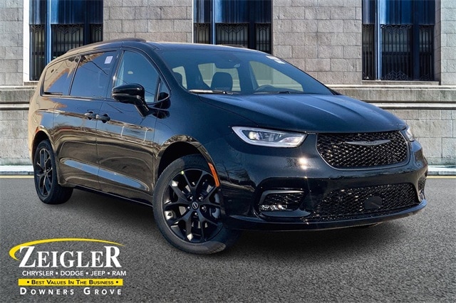 2026 Chrysler Pacifica Limited's photo