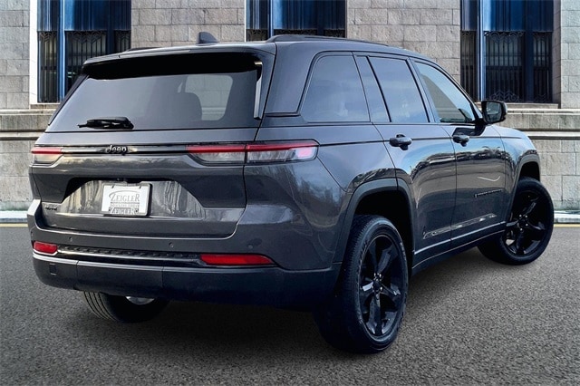 2022 JEEP GRAND CHEROKEE - Image 11