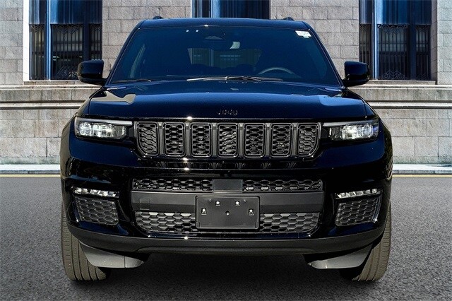 2024 Jeep Grand Cherokee Limited photo 3