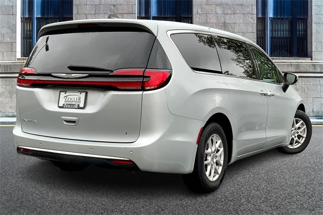 2023 CHRYSLER PACIFICA - Image 11