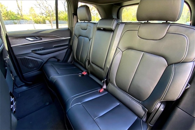 2025 JEEP GRAND CHEROKEE - Image 10