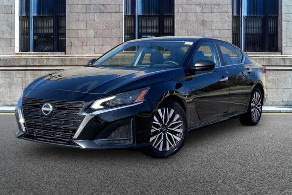 Used 2024 Nissan Altima 2.5 SV Sedan