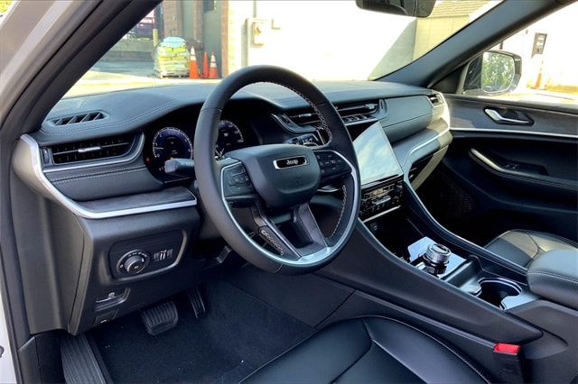 2025 JEEP GRAND CHEROKEE - Image 8