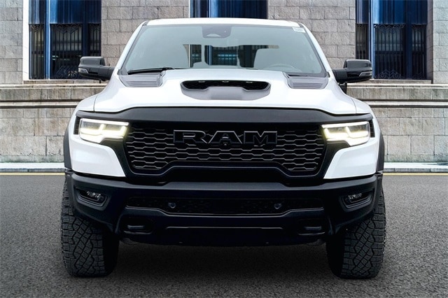 2025 RAM 1500 - Image 3