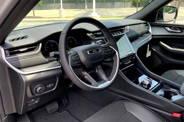 2025 JEEP GRAND CHEROKEE L - Image 8