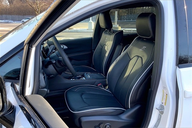 2026 CHRYSLER PACIFICA - Image 9