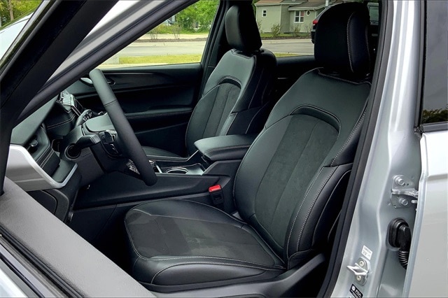 2025 JEEP GRAND CHEROKEE L - Image 9