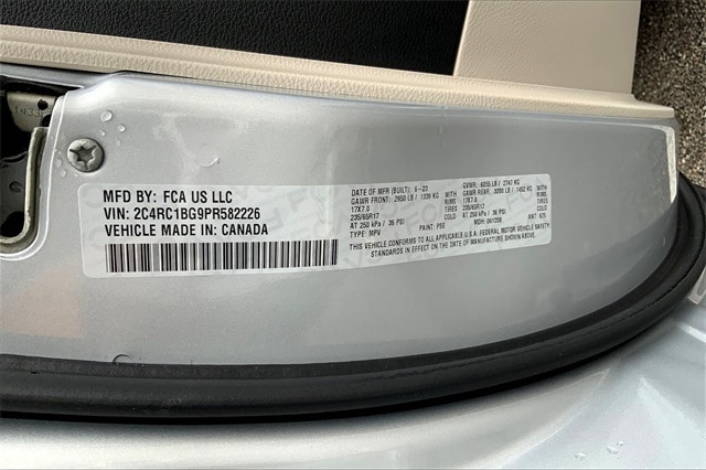 2023 CHRYSLER PACIFICA - Image 32