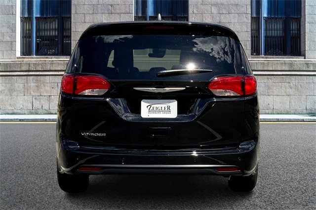2026 CHRYSLER VOYAGER - Image 4