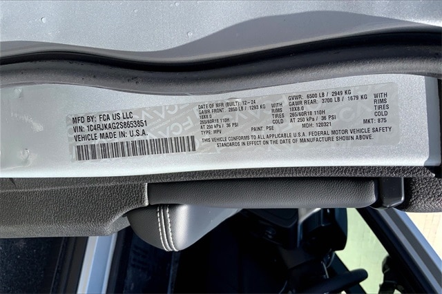 2025 JEEP GRAND CHEROKEE L - Image 13