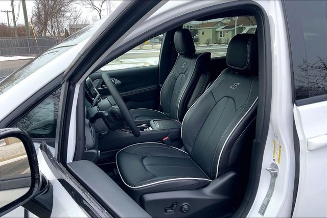 2026 CHRYSLER PACIFICA - Image 9
