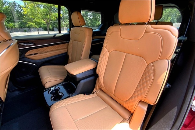 2025 JEEP GRAND CHEROKEE L - Image 10