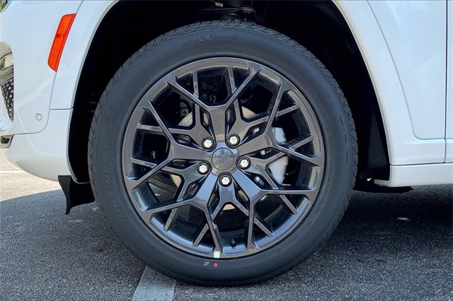 2025 JEEP GRAND CHEROKEE - Image 12