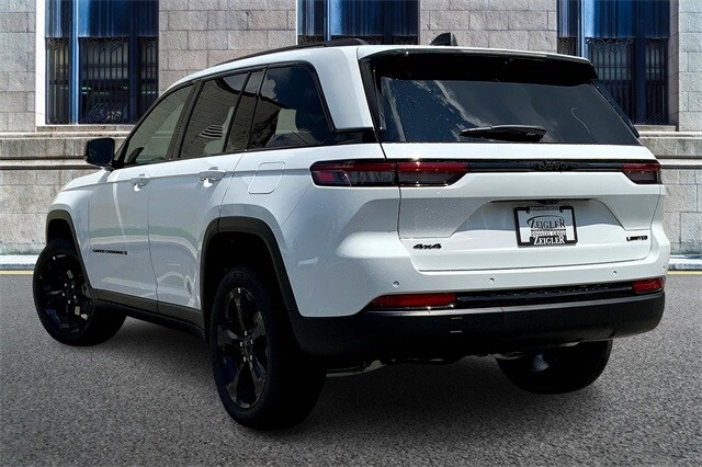 2025 Jeep Grand Cherokee Limited photo 3