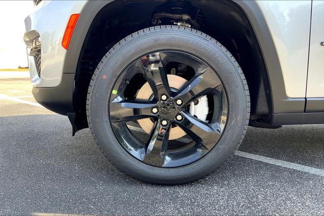 2025 JEEP GRAND CHEROKEE - Image 12