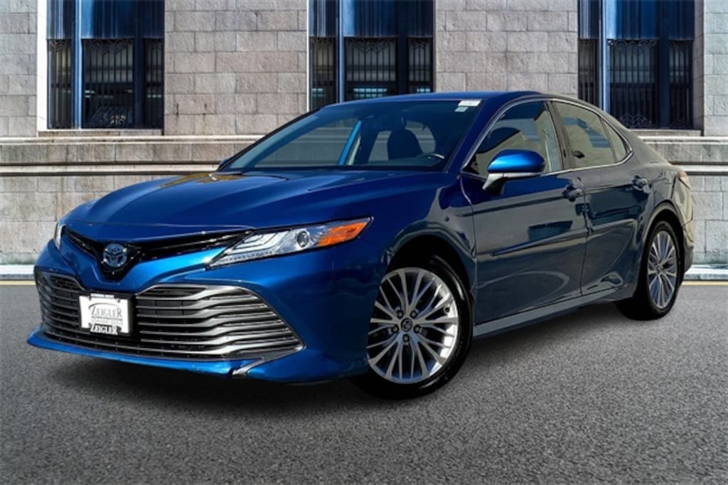 Used 2020 Toyota Camry Hybrid XLE Sedan