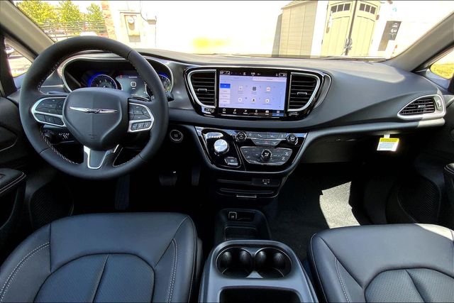 2026 CHRYSLER VOYAGER - Image 5