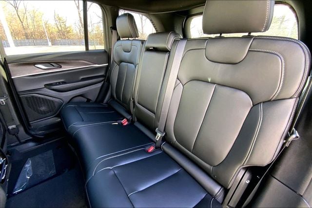 2025 JEEP GRAND CHEROKEE - Image 10