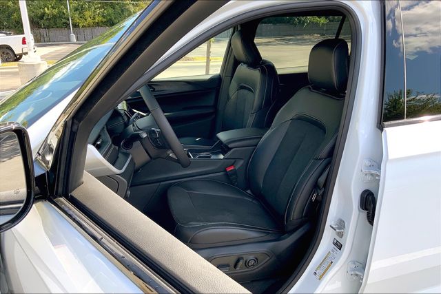 2025 JEEP GRAND CHEROKEE L - Image 9