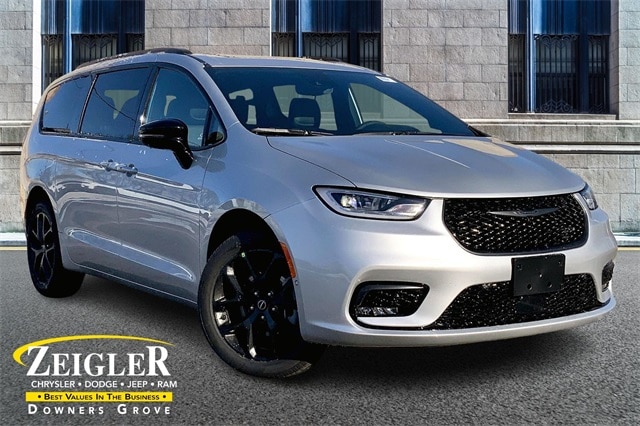 2026 Chrysler Pacifica Limited's photo