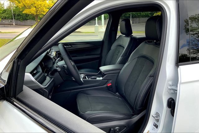 2025 JEEP GRAND CHEROKEE L - Image 9