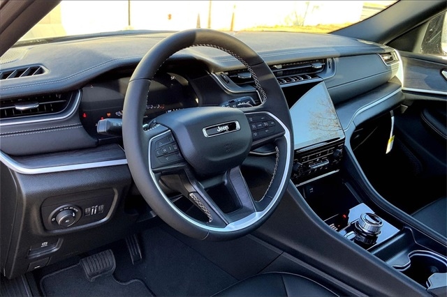 2025 JEEP GRAND CHEROKEE - Image 8