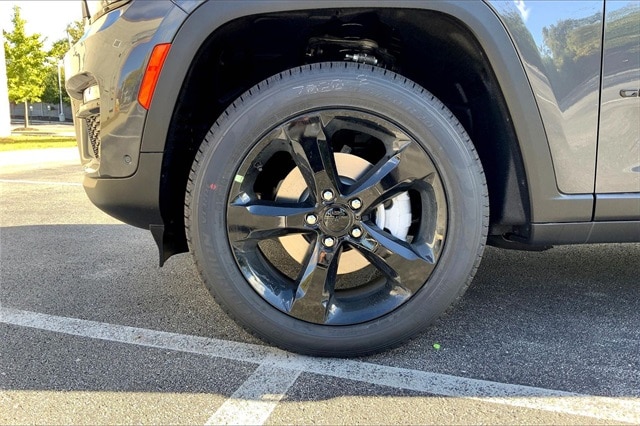 2025 JEEP GRAND CHEROKEE - Image 12