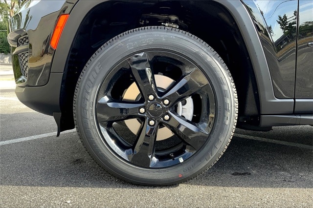 2025 JEEP GRAND CHEROKEE - Image 12