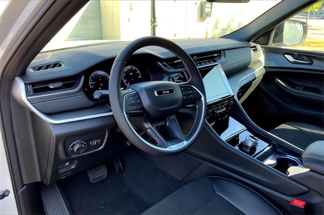 2025 JEEP GRAND CHEROKEE - Image 8