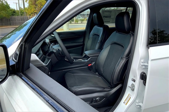 2025 JEEP GRAND CHEROKEE - Image 9