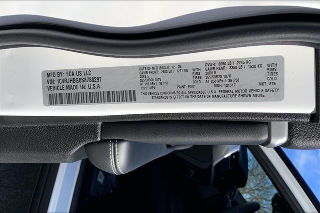 2025 JEEP GRAND CHEROKEE - Image 13