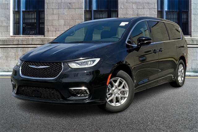 2025 Chrysler Pacifica photo 2