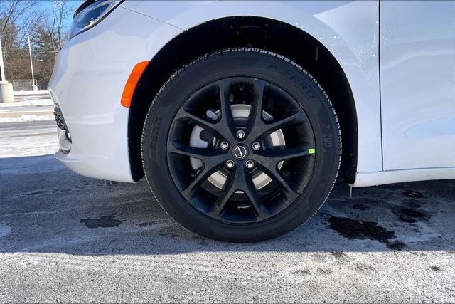 2026 CHRYSLER PACIFICA - Image 12