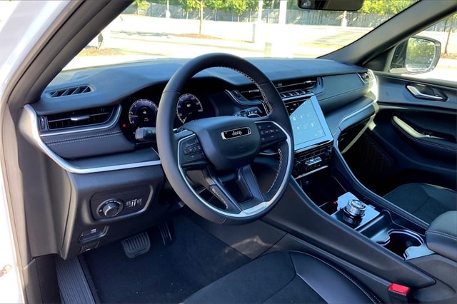 2025 JEEP GRAND CHEROKEE - Image 8