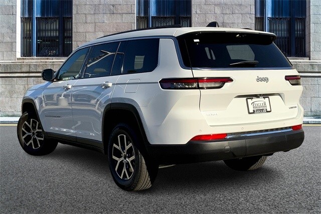 2025 Jeep Grand Cherokee Limited photo 3