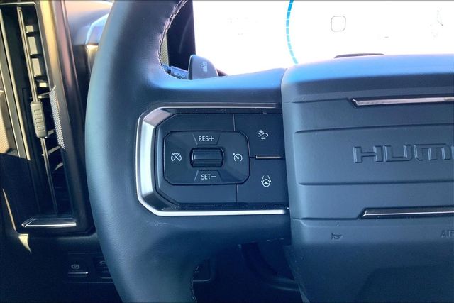 2025 GMC HUMMER EV PICKUP - Image 17