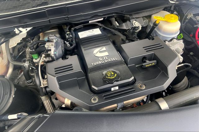2023 RAM 3500 - Image 32
