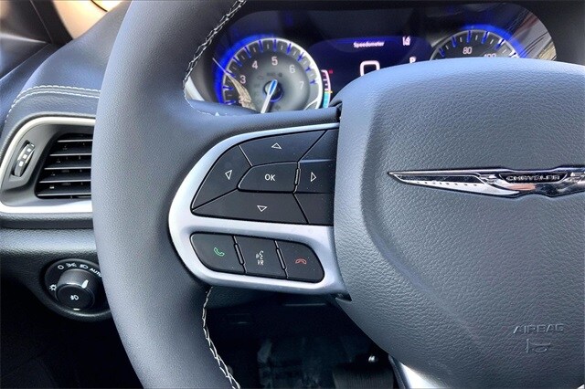 2025 CHRYSLER PACIFICA - Image 17