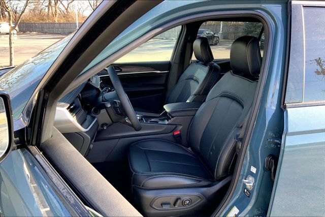 2026 JEEP GRAND CHEROKEE L - Image 9